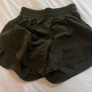 Lulu Lemon Track That Mid Rise 5 inch Short Size 6 Olive Green